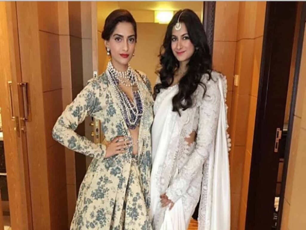 Sonam-Kapoor-Rhea-Kapoor