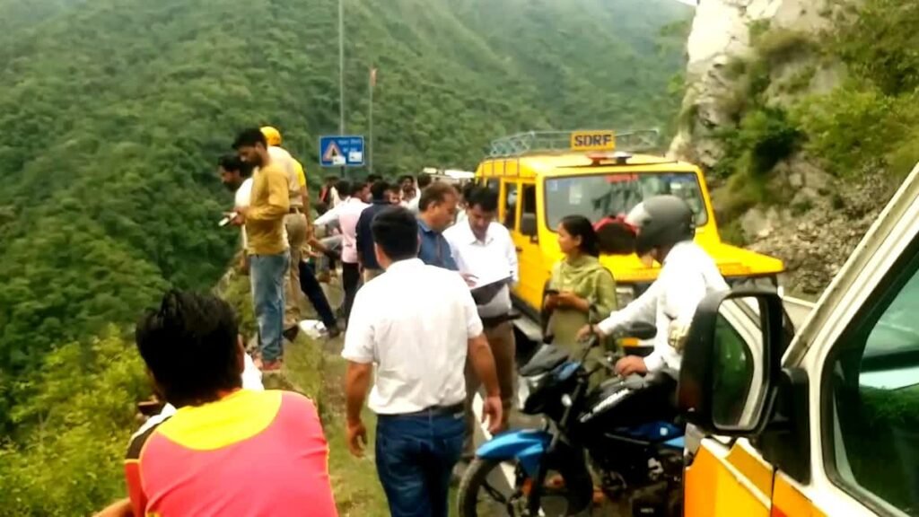 Dehradun uttrakhand road accident vikasnagar