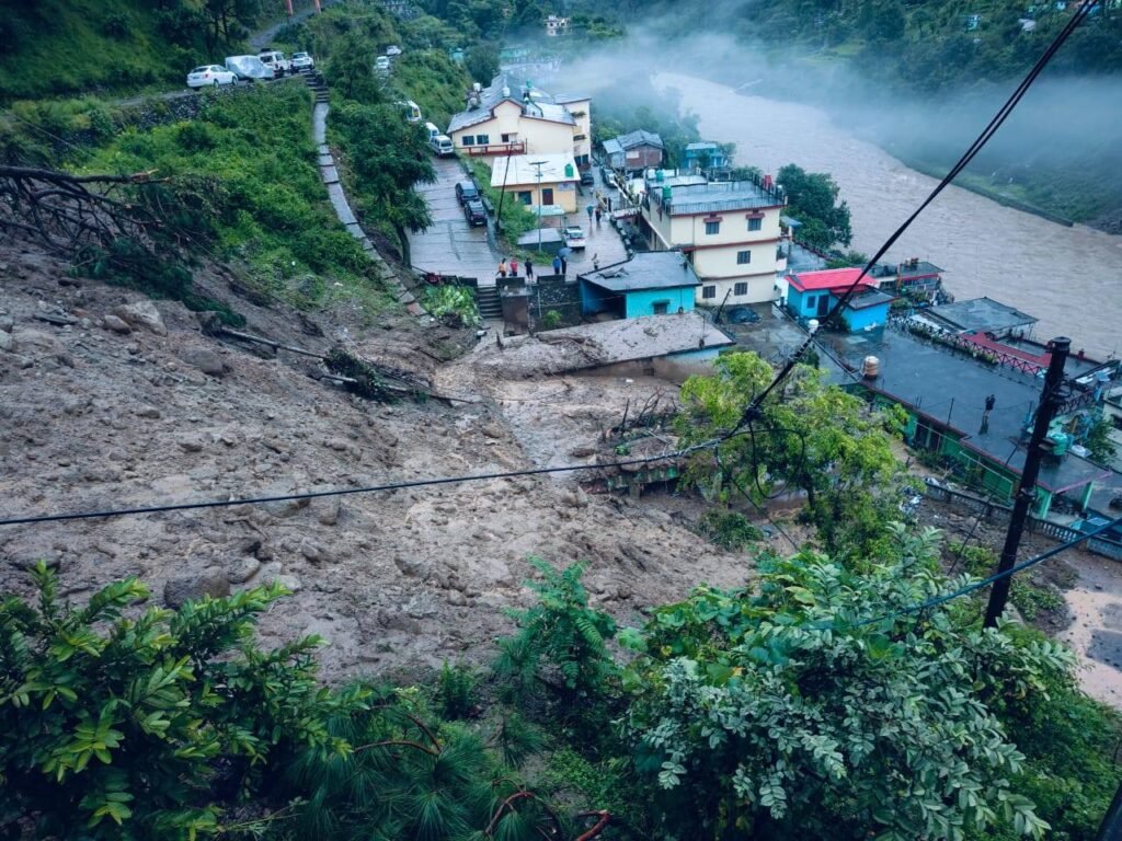 चमोली थाराली मे बादल फटने से तबाही