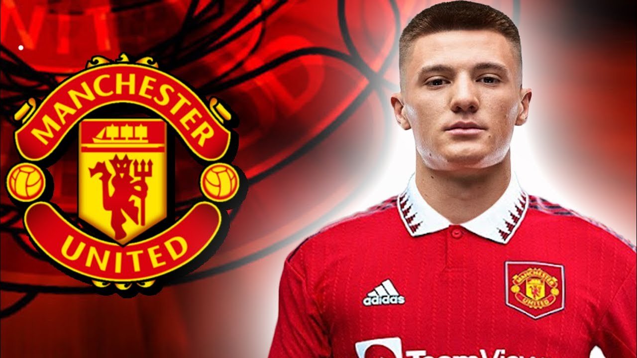 Bnjamin sesko in manchester shirt