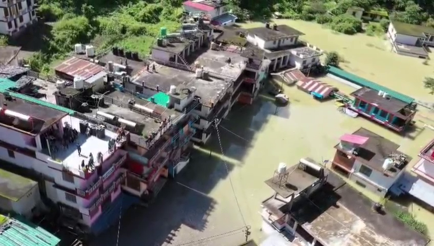 यमुना नदी झील मे डूबा स्यानाचट्टी गाँव