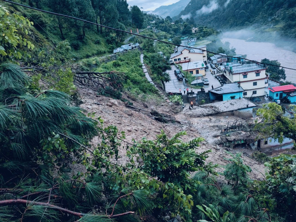 चमोली थाराली मे बादल फटने से तबाही का मंजर