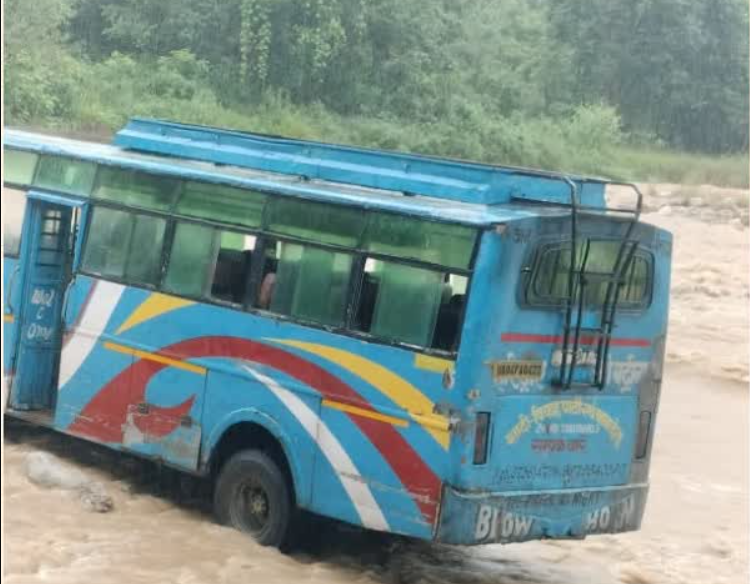 Ramnagar Hadsa : 2 Dead, 4 Injured in Shocking Bus Accident In Dhangadhi Nala