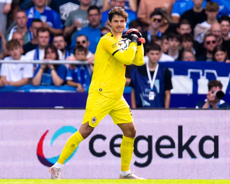 Manchester United Seals a deal with Royal Antwerp For Gk Senne Lammens on a Five-Year Deal on Deadline day... 4 Senne Lammens