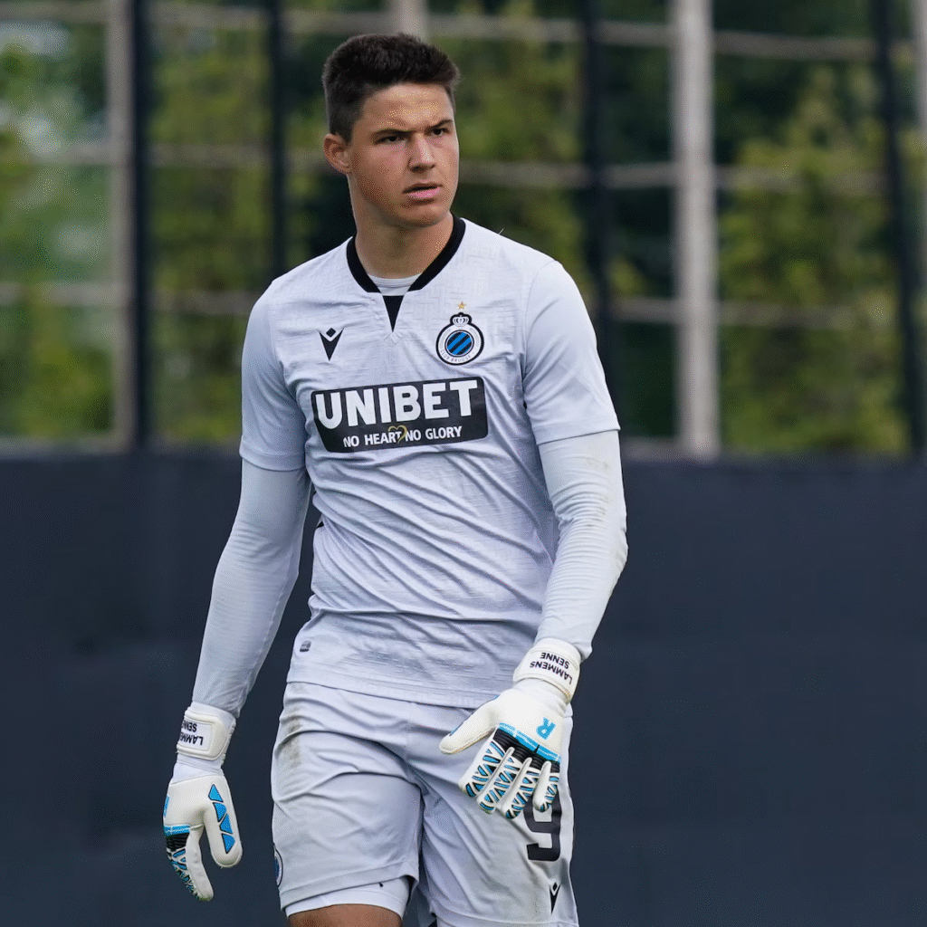 Manchester United Seals a deal with Royal Antwerp For Gk Senne Lammens on a Five-Year Deal on Deadline day... 3 Senne Lammens club brugge