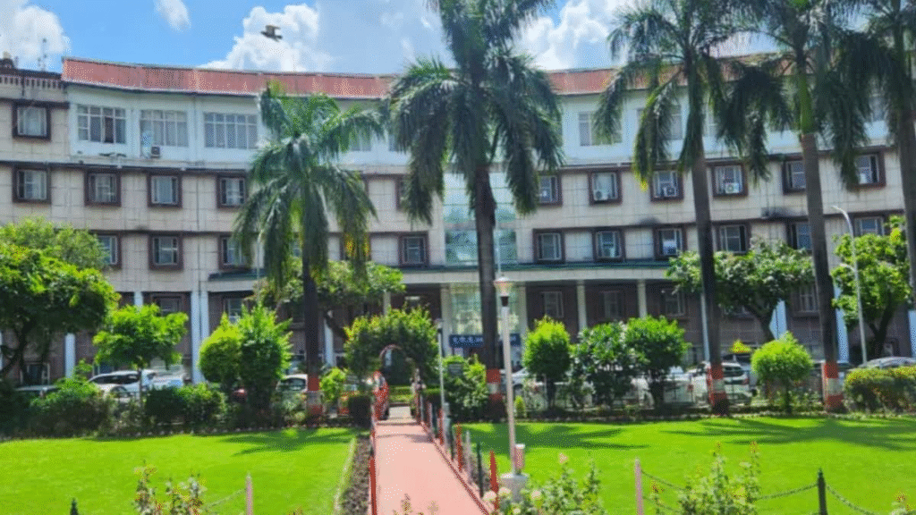 उत्तराखंड सचिवालय में मेजर शफल , कई अधिकारियों के विभागों में भारी हुआ बदलाव... 3 Uttarakhand Secretariat