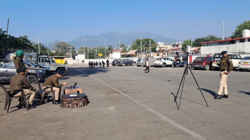 हल्द्वानी रेलवे भूमि केस में बड़ा ट्विस्ट! सुप्रीम कोर्ट ने टाल दिया फैसला, अब 10 दिसंबर को तय होगी हजारों परिवारों की किस्मत.. 3 Police Using Drone In Haldwni Banbhulpura Case