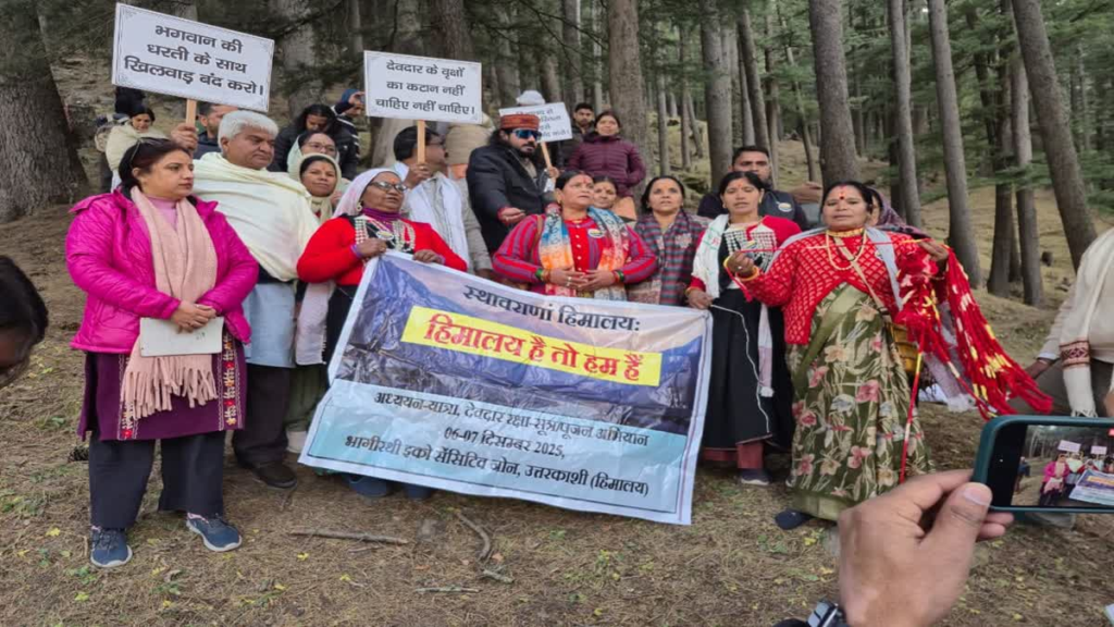 उत्तरकाशी में राहत की खबर: NH34 चौड़ीकरण परियोजना से बच गए हजारों पेड़ — जानें नया अपडेट... 4 Gangotri National Highway People Protesting to save trees